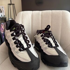 Nike Black and White Men's Sneakers